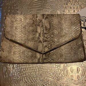 Pretty snake 🐍 print clutch.